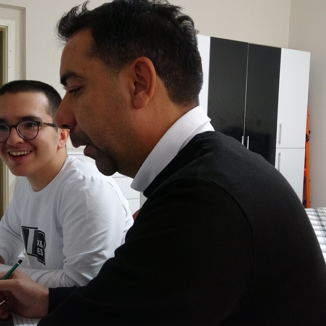 Tunceli'de 10 yıldır evde eğitimle hayata bağlanan Beran'ın azmi ilham veri...