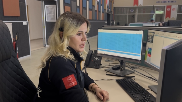 Telefonda adım adım Heimlich manevrasını anlattı; hayat kurtardı