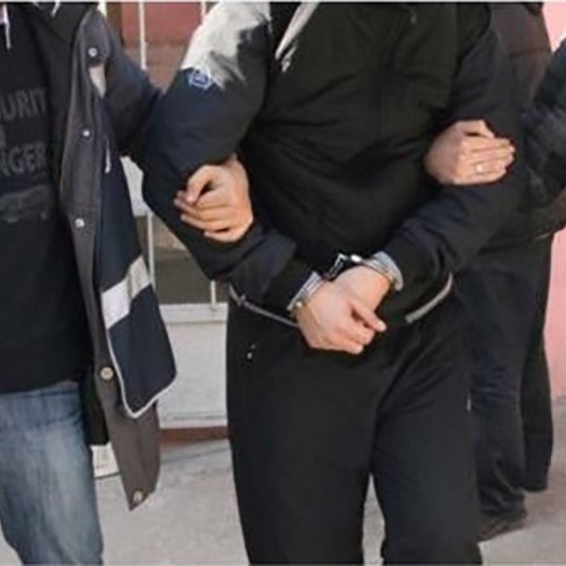 Erzurum'da dolandırıcılık suçundan aranan 2 şahıs İstanbul ve İzmir'de yaka...