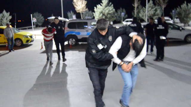 Alkollü ve ehliyetsiz sürücü, 'dur' ihtarına uymayınca kaza yapıp yakalandı