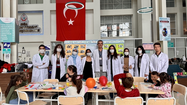 Tıp Fakültesi öğrencileri 'lösemili' çocuklara dikkat çekti
