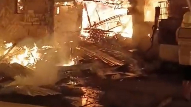 İki katlı müstakil ev küle döndü, görme engelli bir kişi hayatını kaybetti