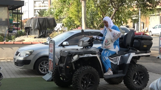 Kocasının yaşam tarzından etkilenen Alman Jessica, müslüman oldu
Görenlerin Alman olduğuna inanmadığı Jessica, sosyal medyasından paylaştığı videolarla da müslümanlığın güzelliklerini yayıyor
Türkçe hem Almanca içerikler üreten Jessica, videolarında Alanya'nın güzelliklerini, Türk insanının misafirperverliğini ve yerel yaşamı anlatıyor
Jessica Gödel: "Paylaştığım videolar da bir Alman kız müslüman oldu ve buda beni çok memnun etti"