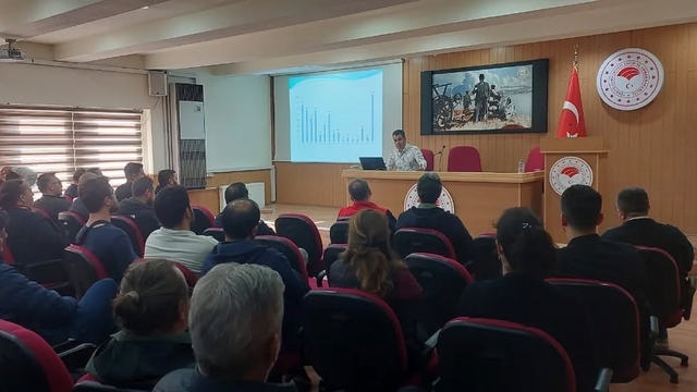 Aydın'da veteriner hekimlere 'şap hastalığı' eğitimi verildi