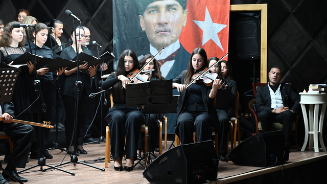 Kemer'de "7'den 70'e Atatürk'ü Anma ve Anlama" konseri verildi