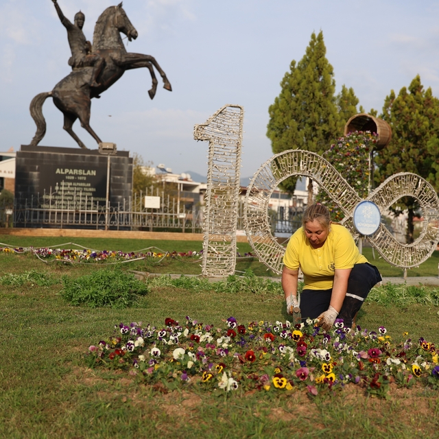 Aydın rengarenk çiçeklerle bezeniyor