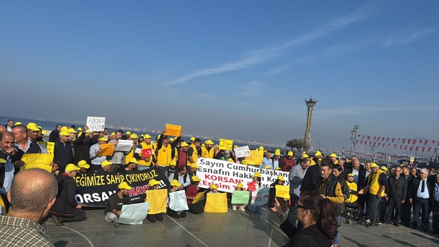 İzmir'de taksicilerden 'korsana hayır' konvoyuna başkandan şartlı destek