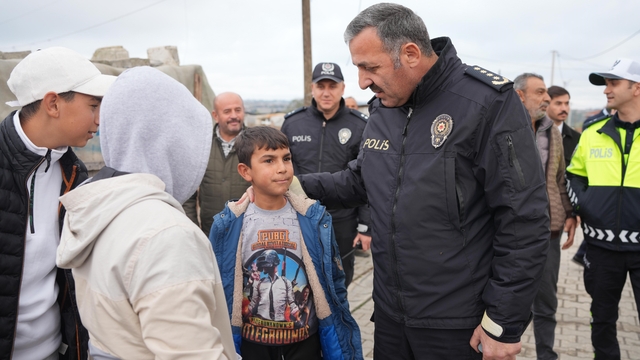Tekirdağ Emniyeti, mahalle mahalle vatandaşlarla buluşmaya devam ediyor