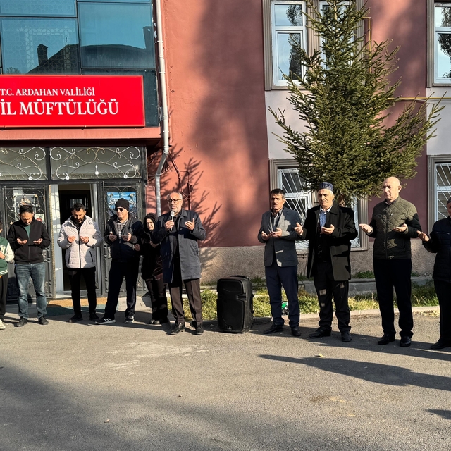 Ardahan'da 20 kişi umreye uğurlandı