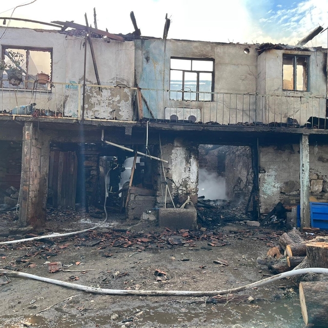 Bozdoğan'da çıkan yangında ev tamamen küle döndü