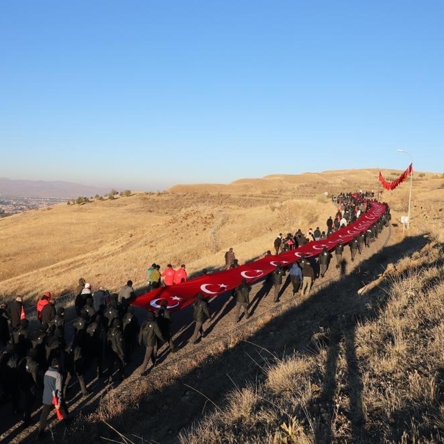 Dadaşlar ecdadın yolunda yürüyor
ERVAK Başkanı Erdal Güzel, "Aziziye destan...