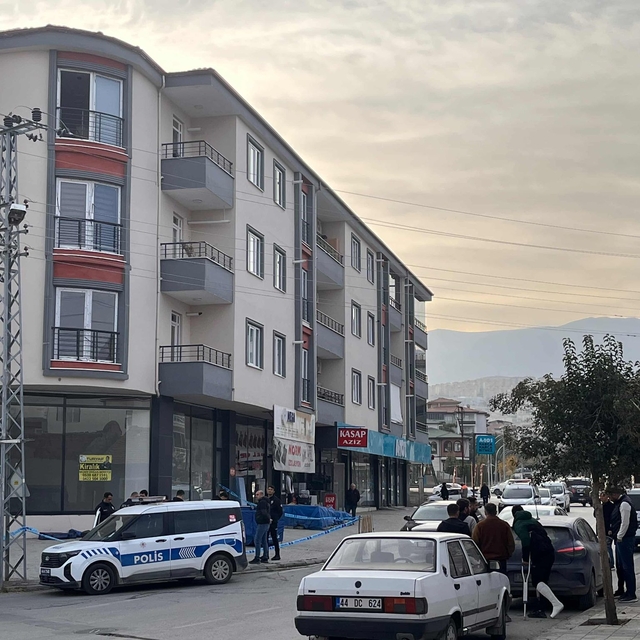 Malatya'da 3'üncü kattaki balkondan düşüp, öldü