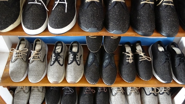 Van'ın kültürel mirası reşik, artık spor modelleriyle raflarda
Keçi kılından üretilen reşik, spor tabanıyla günümüz modasına uyarladı