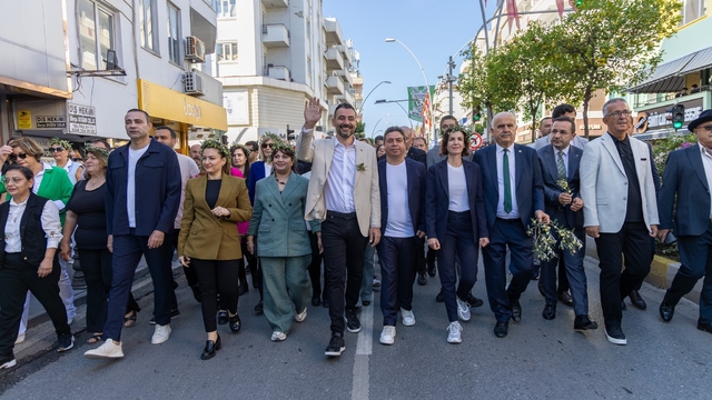 Başkan Vekili Çiçek: "Zeytin bu toprakların bereketinin ve sağlığının simgesidir"
Manavgat'ta 2. Zeytin ve Zeytinyağı Festivali kortejle başladı