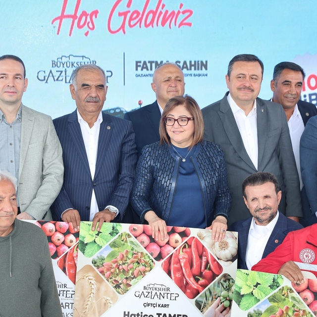 Şahin Nizipli çiftçilerle mazot desteği için bir araya geldi