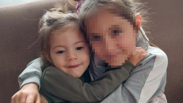 Bu acıya yürek dayanmaz: Minicik beden, kocaman tabut
2 yaşındaki Eslem gözyaşları ile son yolculuğuna uğurlandı, 6 yaşındaki ablasının yaşam mücadelesi sürüyor
12 yaşında patpat direksiyonuna geçen çocuk bir aileyi paramparça etti