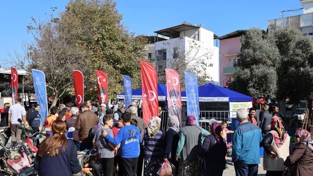 Ata tohumlarına Karpuzlulu vatandaşlardan yoğun ilgi
Vatandaşlardan Başkan Çerçioğlu'na fide teşekkürü