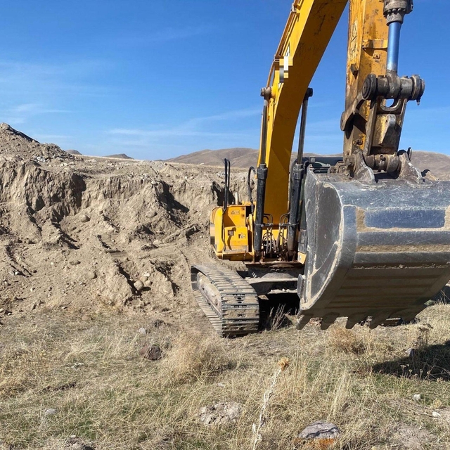 Ekskavatörle kazıya suçüstü; 4 gözaltı