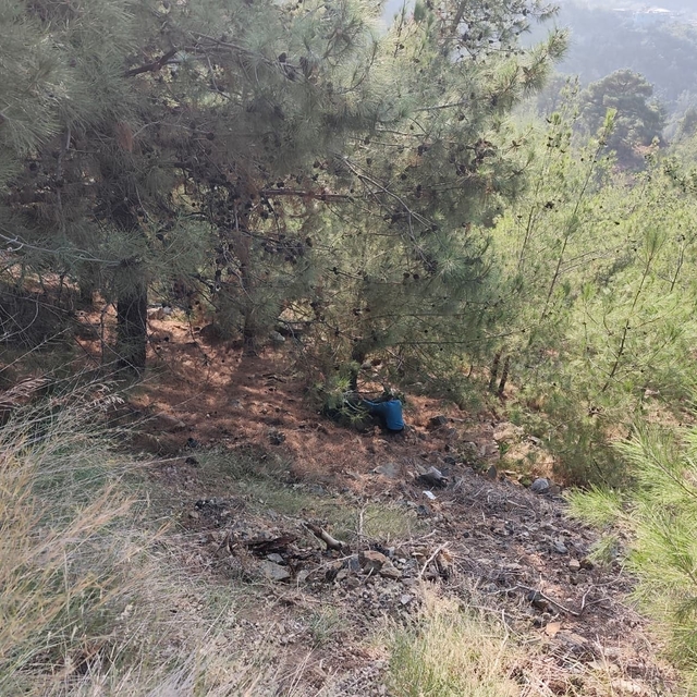 Uçurumdan yuvarlanan motosikletteki 2 kişi yaralandı