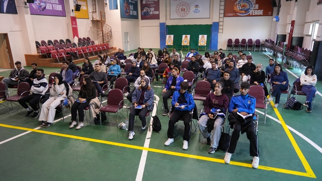 Muş'ta voleybol aday hakem kursu başladı