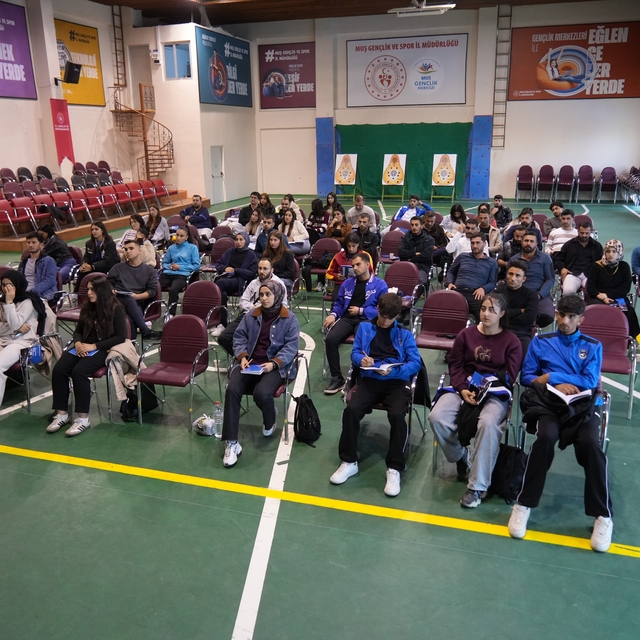 Muş'ta voleybol aday hakem kursu başladı