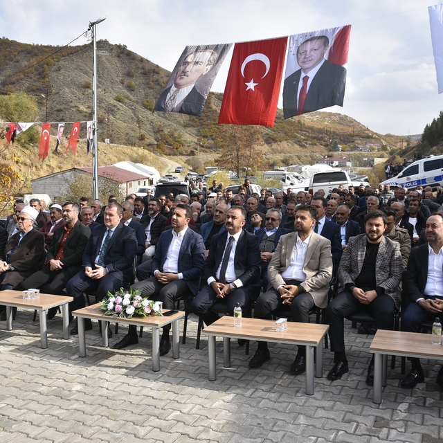 Mutki'de mezbahane ve halı saha açılışı yapıldı