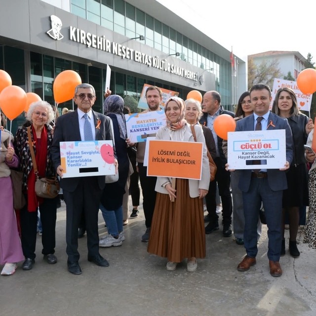 Lösemili çocuklar için gökyüzüne balon bırakıldı