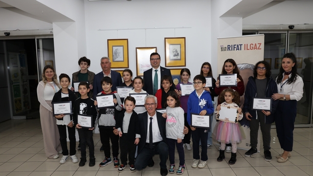 Rıfat Ilgaz'ın Öksüz Civciv'i çocukların karikatürlerinde hayat buldu