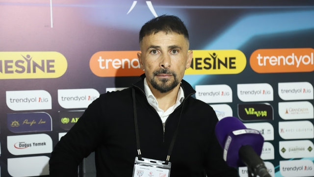 Bandırmaspor - Boluspor maçının ardından
Mustafa Gürsel: "Bugün de bize maçı kazandıran aslında savunma duruşumuz oldu"
Ertuğrul Arslan: "Açıkçası bugün istediklerimizi yapamadık"