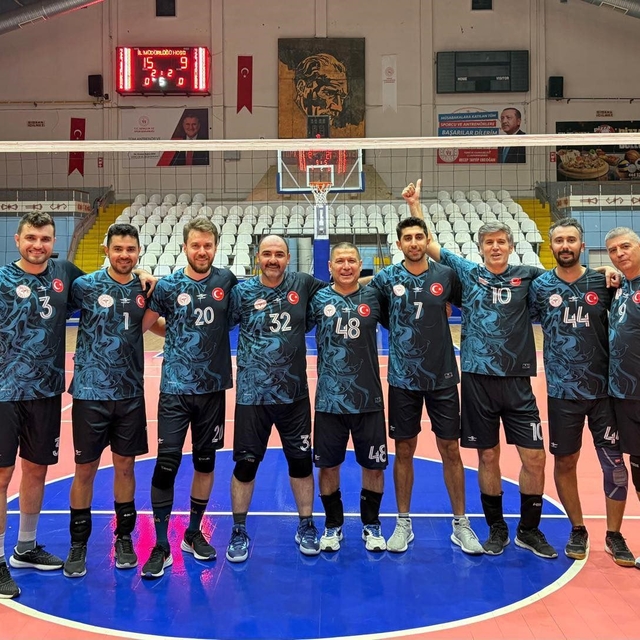 İlk kez katıldıkları turnuvada çeyrek finale yükseldiler