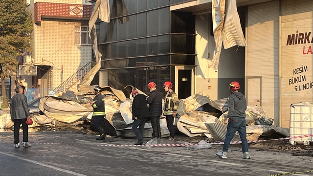 Kocaeli'de kozmetik fabrikasında yangın: 6 ölü, 7 yaralı (11)
