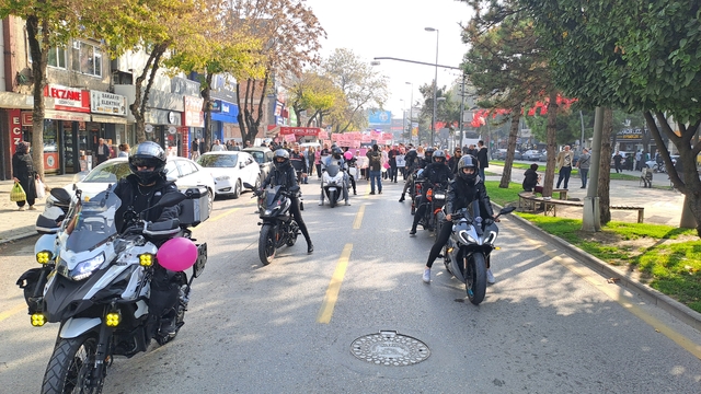 Sakarya'da kanser farkındalığı için yürüyüş düzenlendi