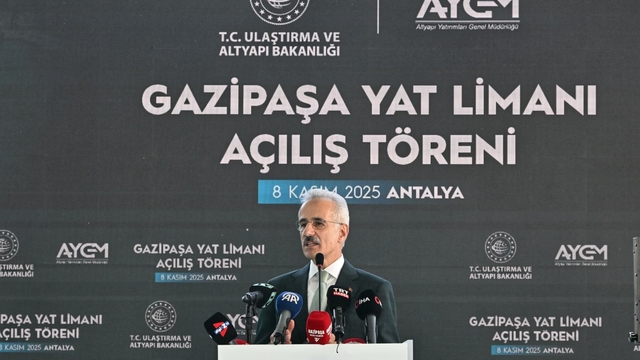 Bakan Uraloğlu: "Antalya-Mersin Bölünmüş Yol Projesinde 440 kilometrenin 400 kilometresini bitirdik"
Ulaştırma ve Altyapı Bakanı Abdülkadir Uraloğlu:
"Geri kalan kısmı da bitirmek için çalışmalarımıza başladık. Bu yıl içerisinde Alanya Çevre Yolu'nun büyük bir kısmını bitirerek de hizmete açmış olacağız"
"Gazipaşa Yat Limanı ile deniz turizmimize yeni bir nefes, yeni bir hareket, yeni bir bereket daha katıyoruz"