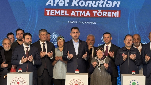Bakan Kurum: "Cumhurbaşkanımızın liderliğinde dünyada eşi benzeri görülmemiş bir inşa seferberliği yürütüyoruz"
"500 bin sosyal konut projesi sosyal devletin zirvesidir"