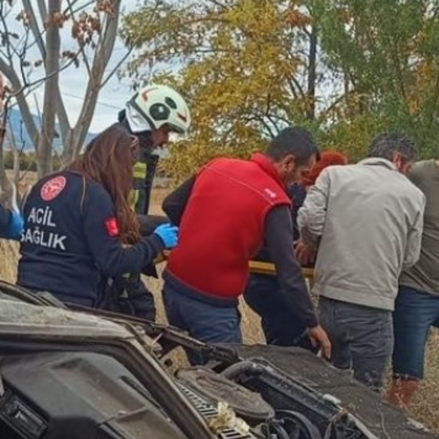 Hurdaya dönen araçtan yaralı kurtuldu