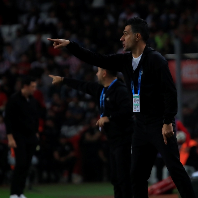 Trendyol Süper Lig: Antalyaspor: 0 - Beşiktaş: 2 (İlk yarı)