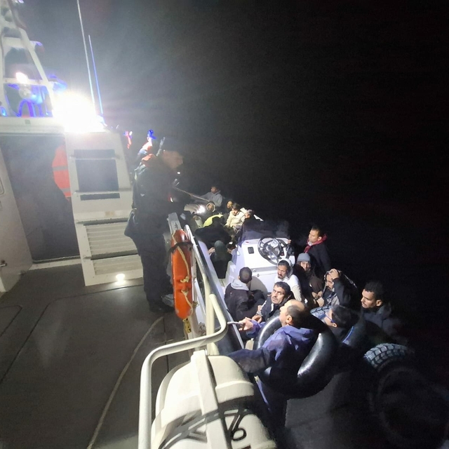Bodrum'da denizde mahsur kalan 26 kaçak göçmen kurtarıldı