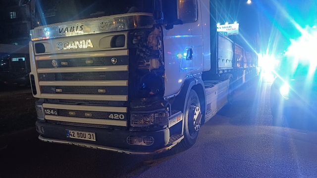 Tırın çarptığı kadın ağır yaralandı