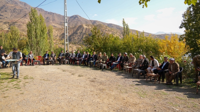 2. Ordu Komutanı Korgeneral Topaloğlu gaziyi köyünde ziyaret etti