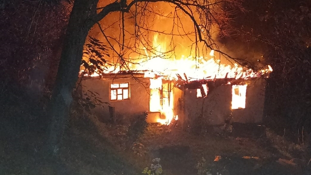 Trabzon'da tek katlı evde çıkan yangın söndürüldü