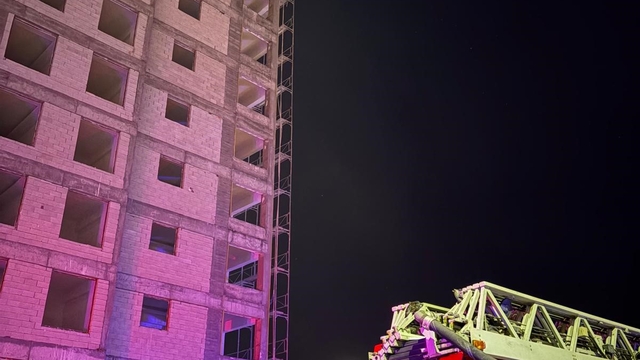 İntihara kalkışan kadını polis ikna etti
İntihar etmek isteyen kadın inşaatın 14'üncü katına çıktı