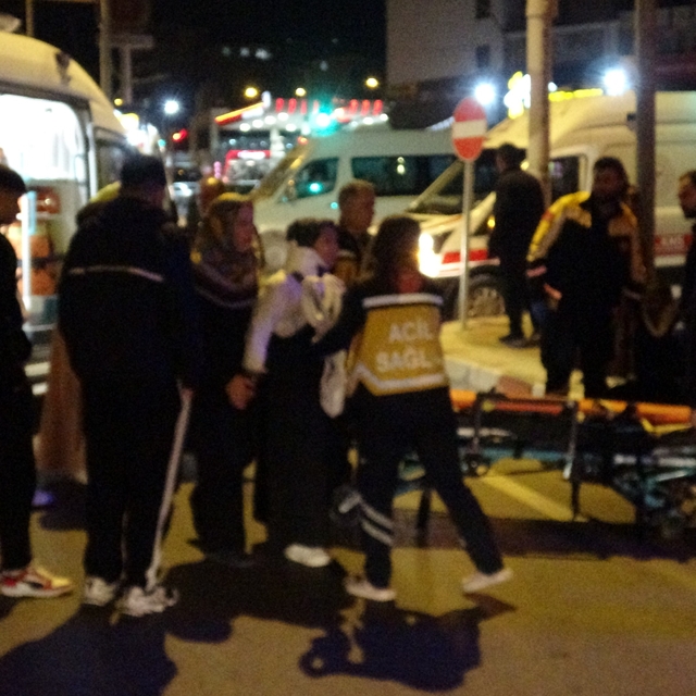 Kazaya karışan sürücü aracı bırakıp kaçtı: 3 yaralı