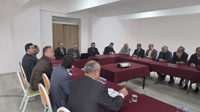 Kütahya'da özel proje uygulayan okullar değerlendirme toplantısında bir araya geldi