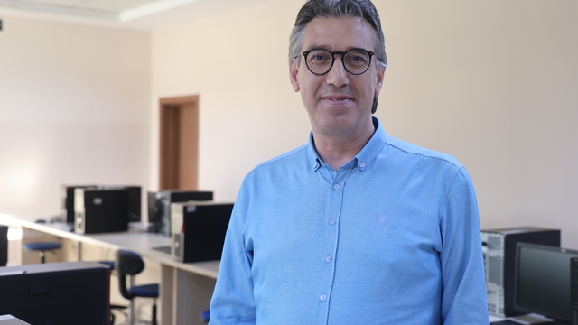 Dolandırıcıların hedefi bu sefer emekliler
Dolandırıcılar, bankalar arasındaki promosyon yarışını fırsata çevirerek, emeklileri dolandırmak için sanal ortamda devriye geziyor