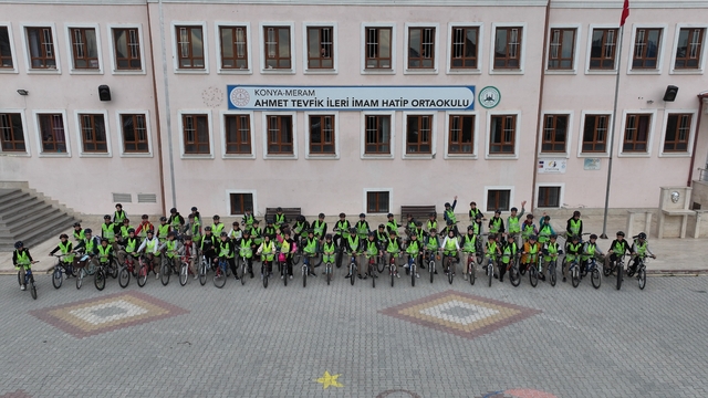 Konya Büyükşehir'in "Güvenli Okul Yolları Projesi" sonrası okula bisikletle giden öğrenci sayısı artıyor