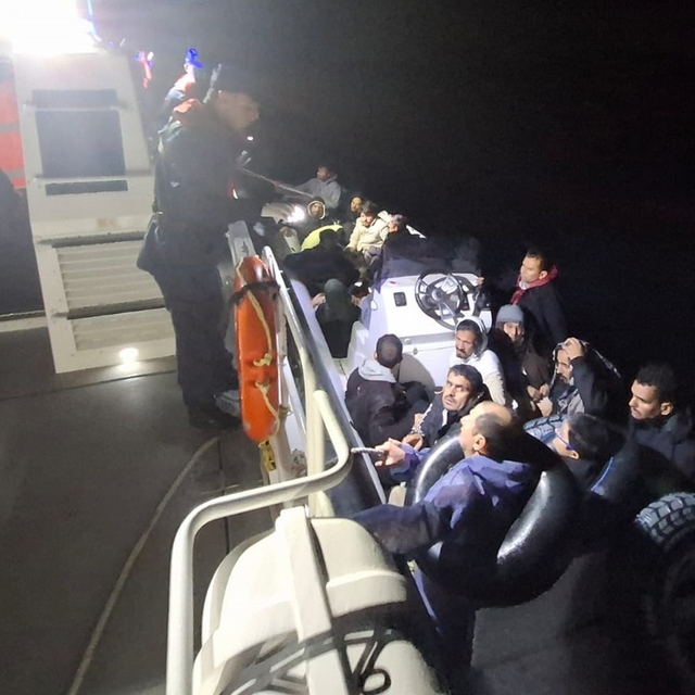 Bodrum'da 5'i çocuk 26 düzensiz göçmen kurtarıldı