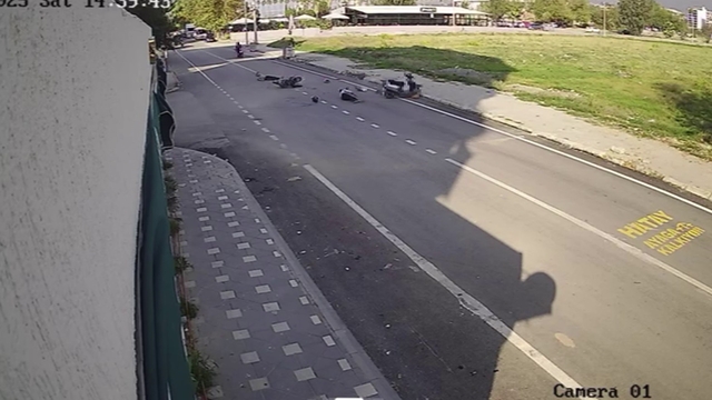 Çarpışan motosikletlerin sürücüleri yere savruldu: O anlar kamerada