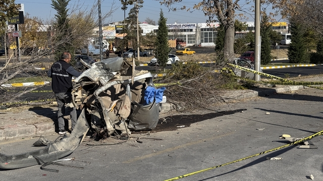 Nevşehir'de ağaca çarparak ikiye bölünen araçtaki 2 çocuk öldü, 1 çocuk yaralandı