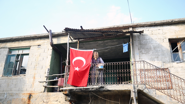 Cennet nine, Atatürk'ü çocukluğunda ezberlediği şiirle anıyor