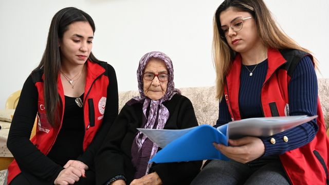 Cumhuriyet ile yaşıt Rana nine, Atatürk'ün verdiği soyadı 79 yıldır gururla taşıyor